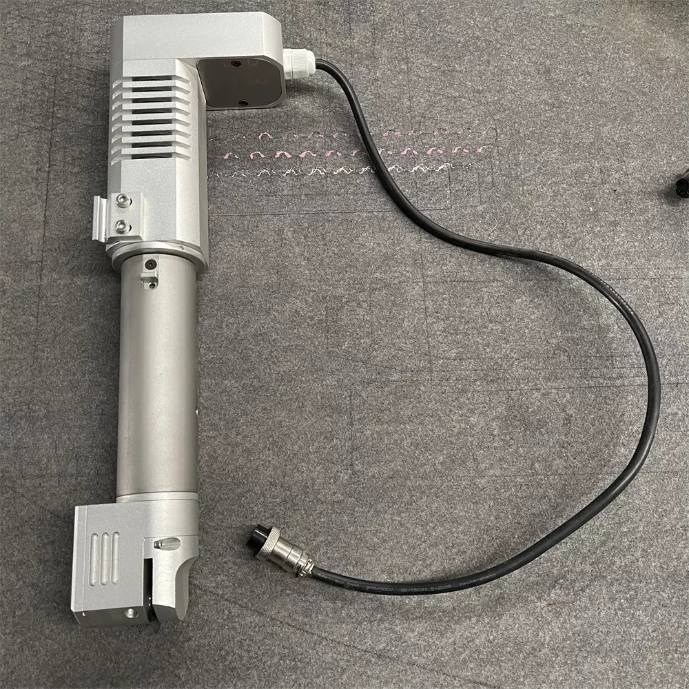 Automatic feeding vibrating knife cutting machine for cloth