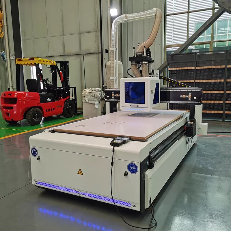 Double-process pneumatic tool change cnc router machine for sale